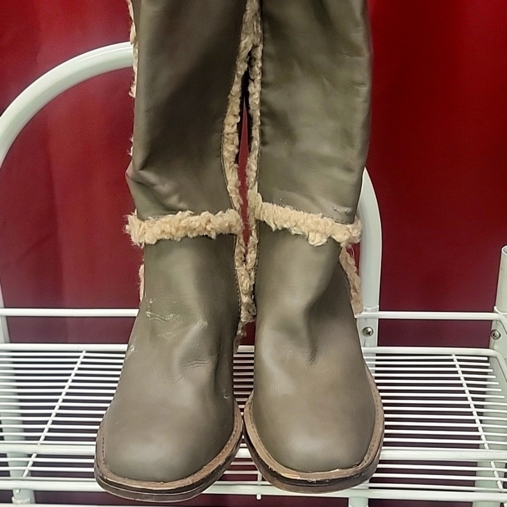 Fur boots just in time for the winter